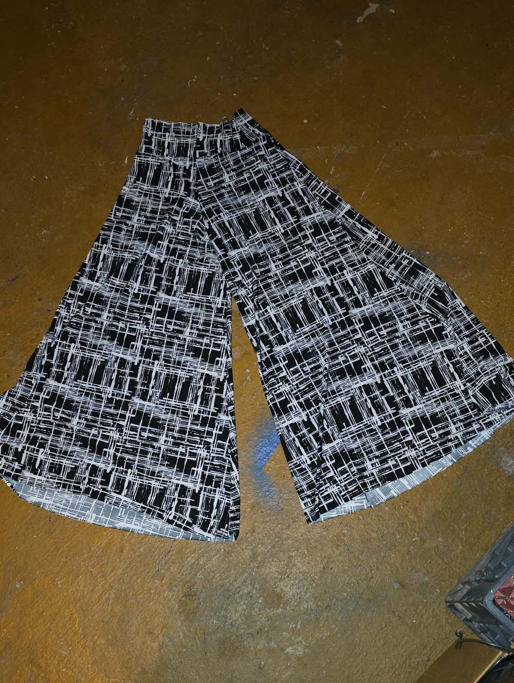 Wide Leg Printed Palazzo Pants - Black & White
